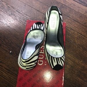 GUESS Shoes- Gwmalloryann